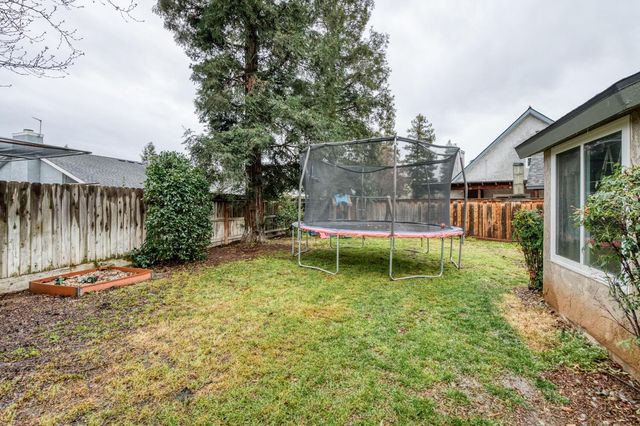 288 W Magill Avenue, Clovis, CA 93612