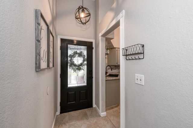 288 W Magill Avenue, Clovis, CA 93612