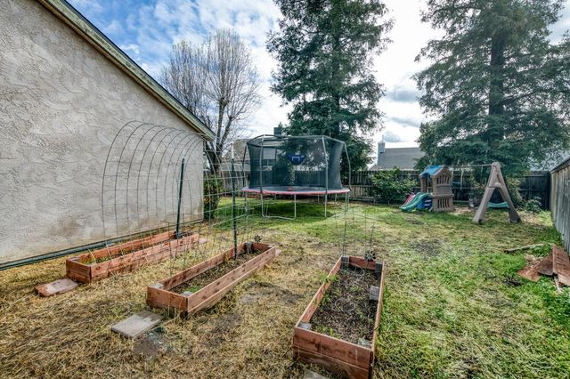 288 W Magill Avenue, Clovis, CA 93612