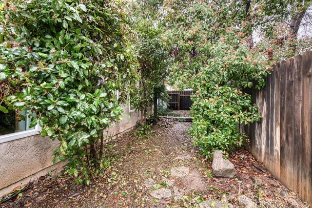 288 W Magill Avenue, Clovis, CA 93612