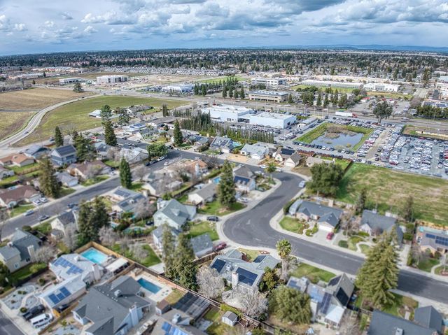 288 W Magill Avenue, Clovis, CA 93612