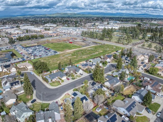 288 W Magill Avenue, Clovis, CA 93612