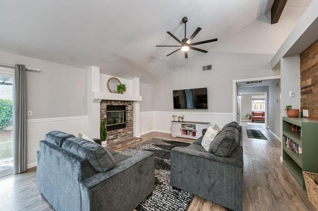 288 W Magill Avenue, Clovis, CA 93612