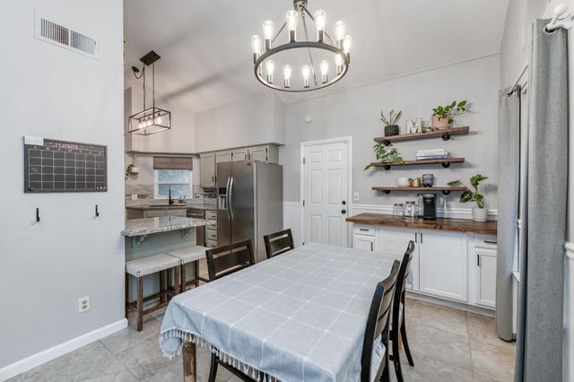 288 W Magill Avenue, Clovis, CA 93612