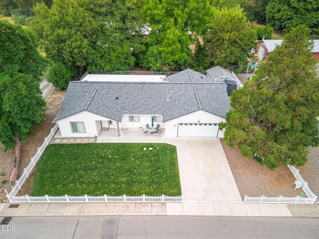 403 Berglund Street, Rogue River, OR 97537
