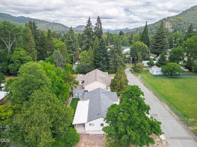 403 Berglund Street, Rogue River, OR 97537
