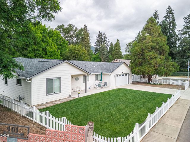 403 Berglund Street, Rogue River, OR 97537