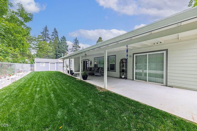 403 Berglund Street, Rogue River, OR 97537