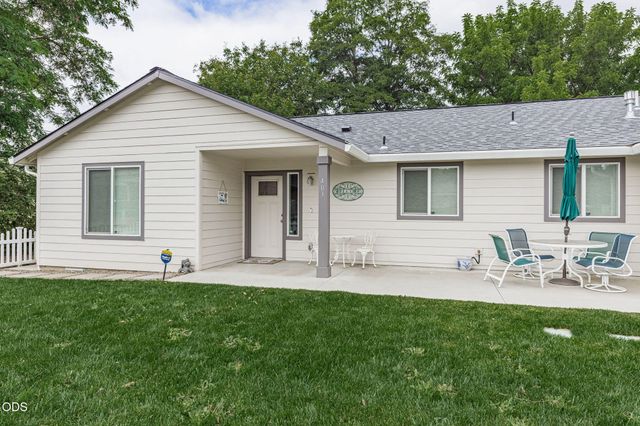 403 Berglund Street, Rogue River, OR 97537