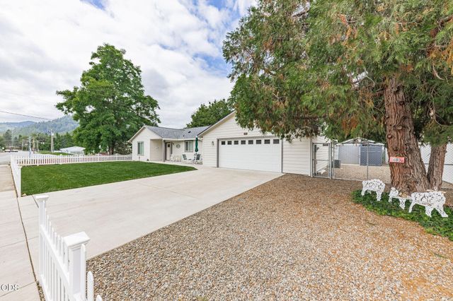 403 Berglund Street, Rogue River, OR 97537