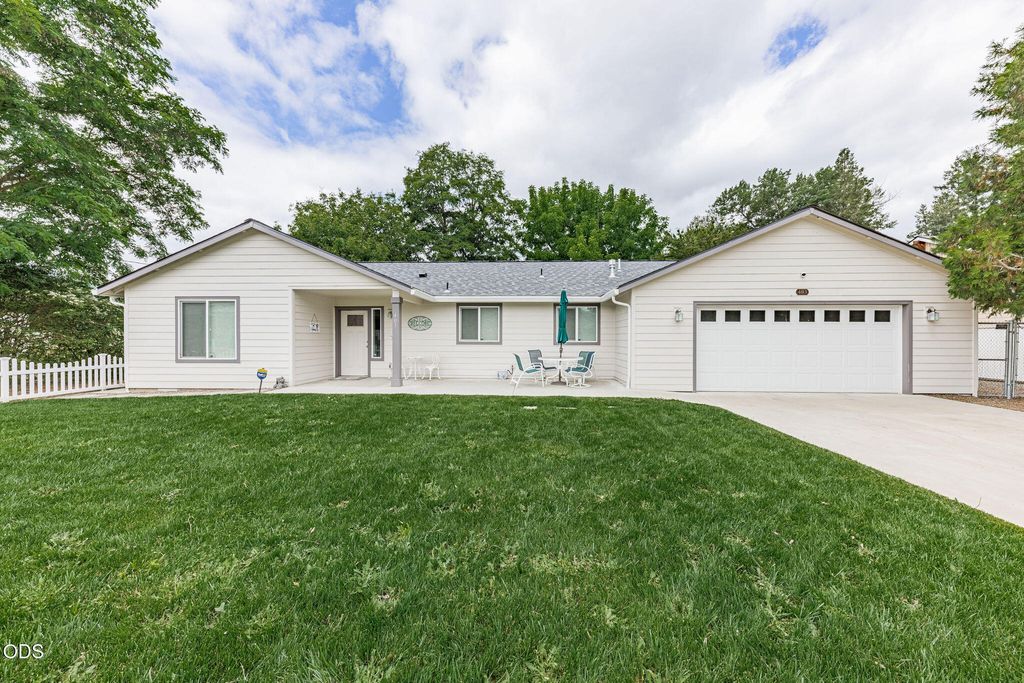 403 Berglund Street, Rogue River, OR 97537