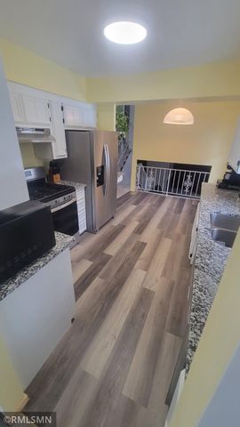 944 Pine View Court, Saint Paul, MN 55119