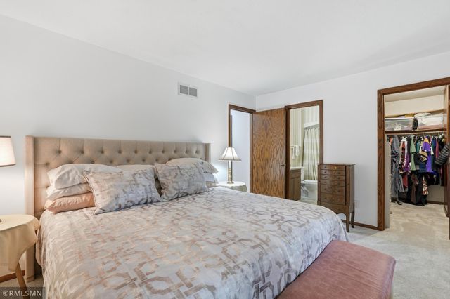 944 Pine View Court, Saint Paul, MN 55119