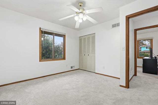 944 Pine View Court, Saint Paul, MN 55119