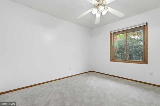 944 Pine View Court, Saint Paul, MN 55119