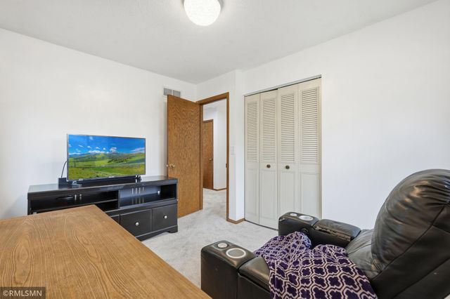 944 Pine View Court, Saint Paul, MN 55119