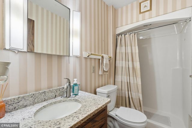 944 Pine View Court, Saint Paul, MN 55119