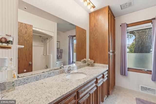 944 Pine View Court, Saint Paul, MN 55119