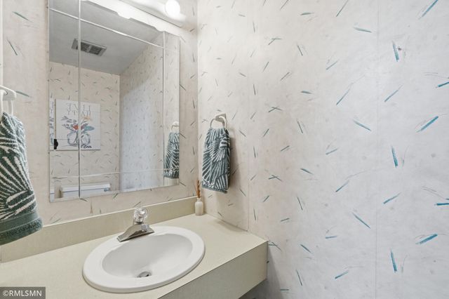 944 Pine View Court, Saint Paul, MN 55119