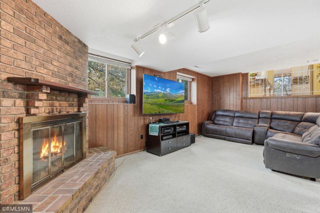 944 Pine View Court, Saint Paul, MN 55119