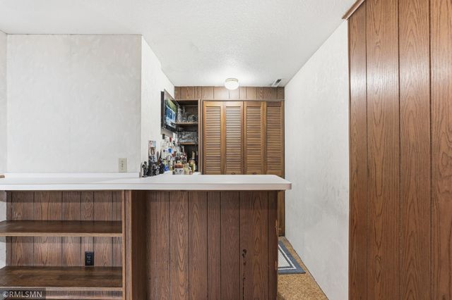 944 Pine View Court, Saint Paul, MN 55119