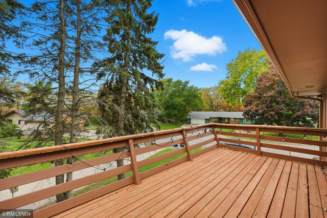 944 Pine View Court, Saint Paul, MN 55119