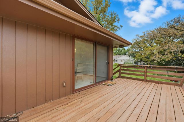 944 Pine View Court, Saint Paul, MN 55119