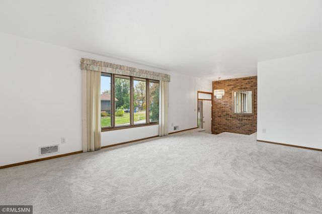 944 Pine View Court, Saint Paul, MN 55119