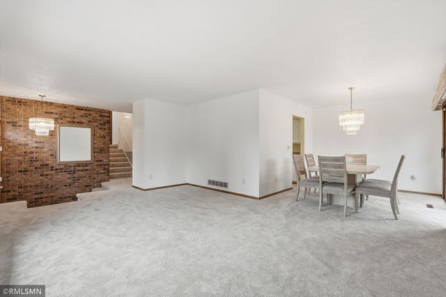 944 Pine View Court, Saint Paul, MN 55119