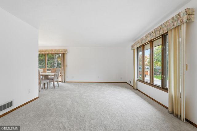 944 Pine View Court, Saint Paul, MN 55119