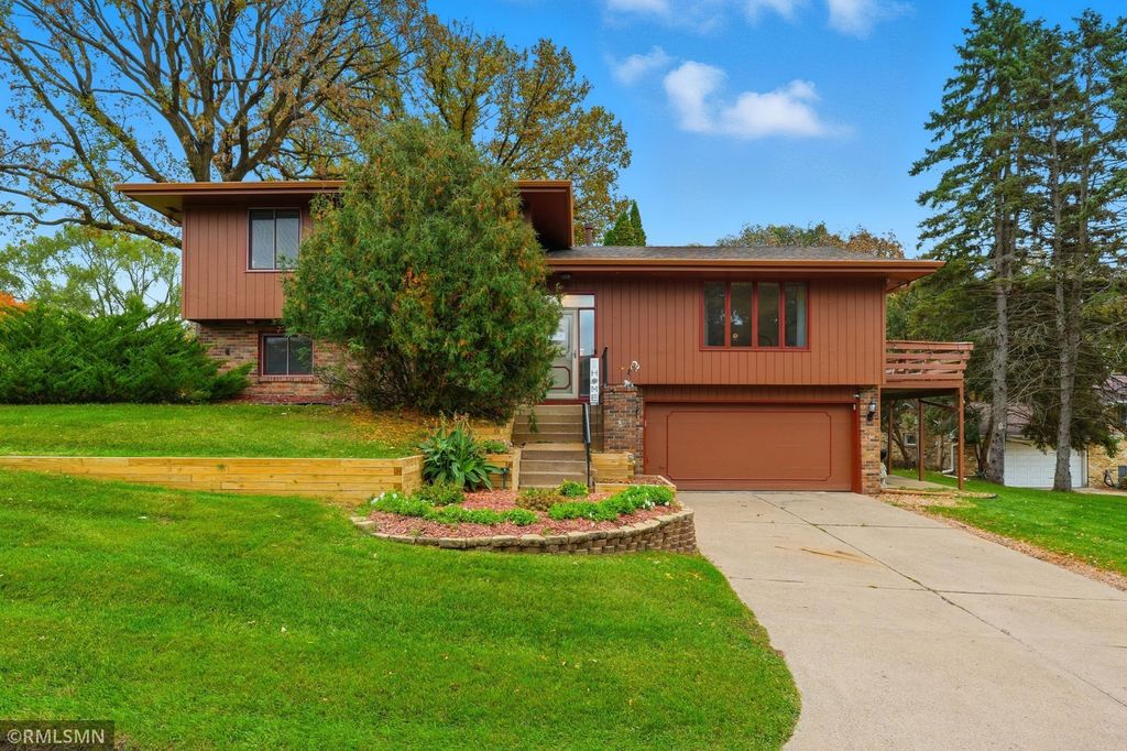 944 Pine View Court, Saint Paul, MN 55119