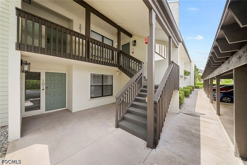 16472 timberlakes DR 101, Fort Myers, FL 33908