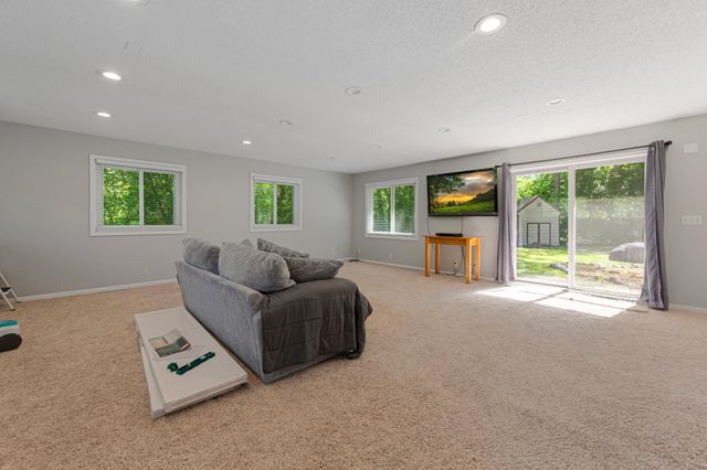 17800 Jamaica Circle, Lakeville, MN 55044