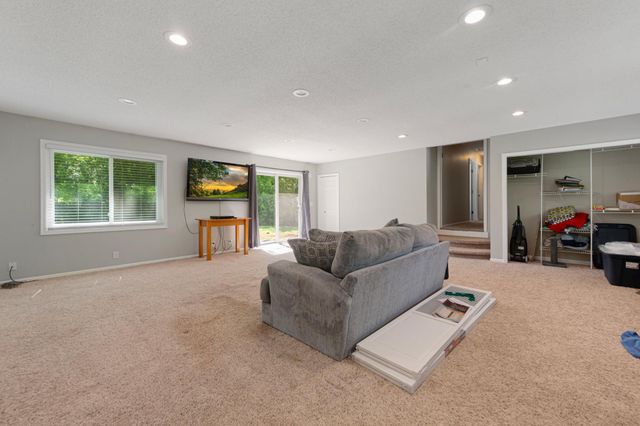 17800 Jamaica Circle, Lakeville, MN 55044