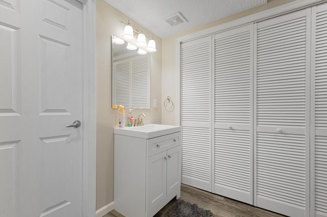 17800 Jamaica Circle, Lakeville, MN 55044