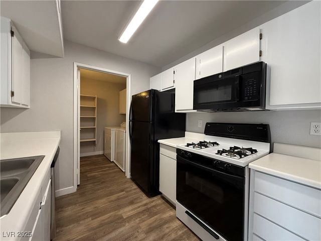 7885 West Flamingo Road 2153, Las Vegas, NV 89147