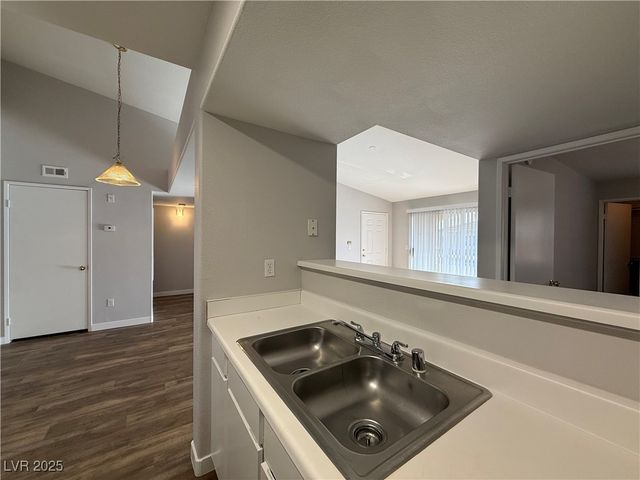 7885 West Flamingo Road 2153, Las Vegas, NV 89147