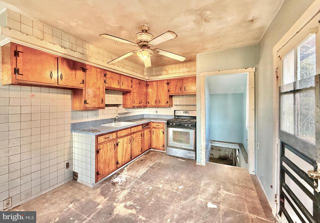 37 CENTRAL AVE, Trenton, NJ 08618