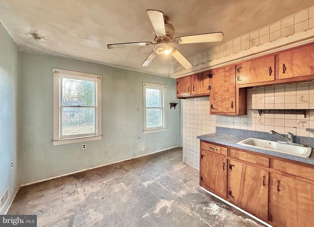 37 CENTRAL AVE, Trenton, NJ 08618