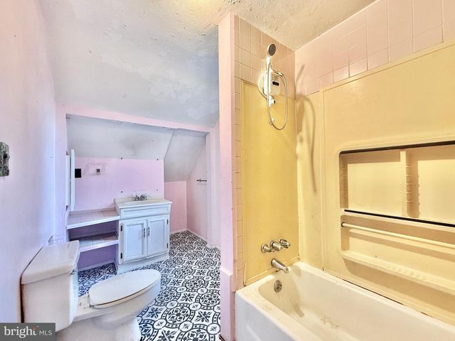 37 CENTRAL AVE, Trenton, NJ 08618