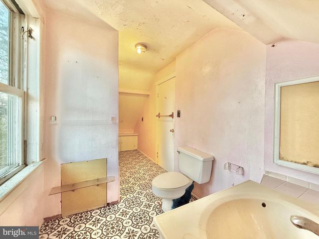 37 CENTRAL AVE, Trenton, NJ 08618