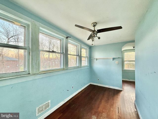 37 CENTRAL AVE, Trenton, NJ 08618