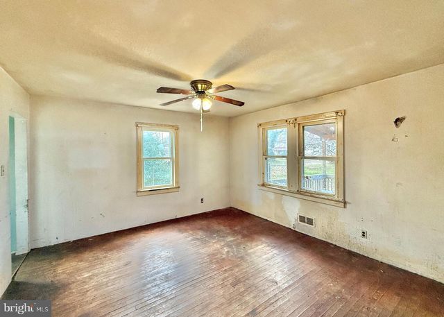 37 CENTRAL AVE, Trenton, NJ 08618