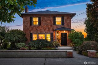 2561 28th Avenue W, Seattle, WA 98199