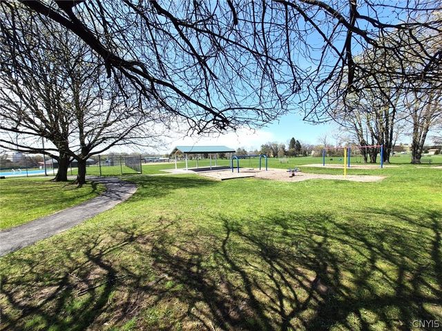 112 Primrose Lane, Salina, NY 13212