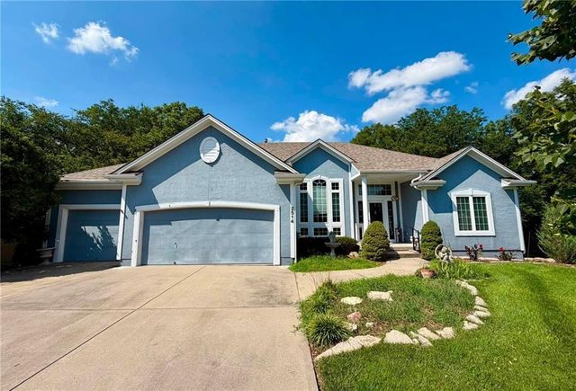 2514 SW Wintervalley Court, Lee's Summit, MO 64081