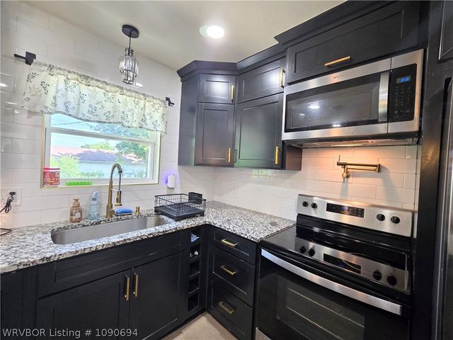 800 N 8th Street, Van Buren, AR 72956