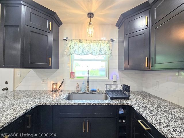 800 N 8th Street, Van Buren, AR 72956