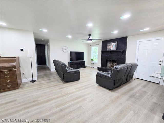 800 N 8th Street, Van Buren, AR 72956