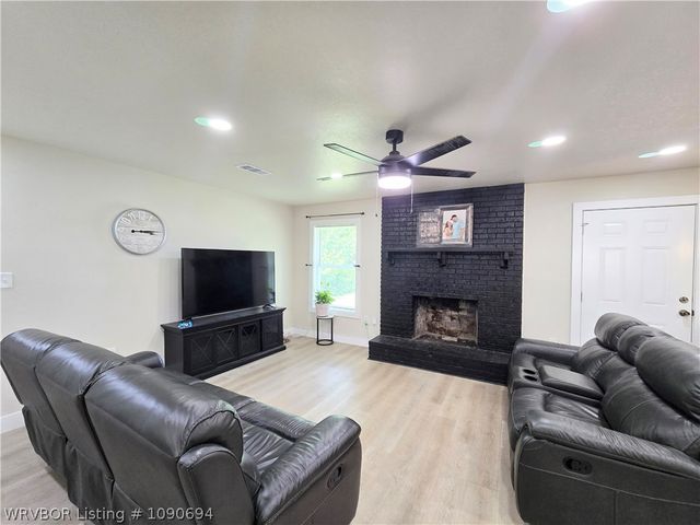 800 N 8th Street, Van Buren, AR 72956
